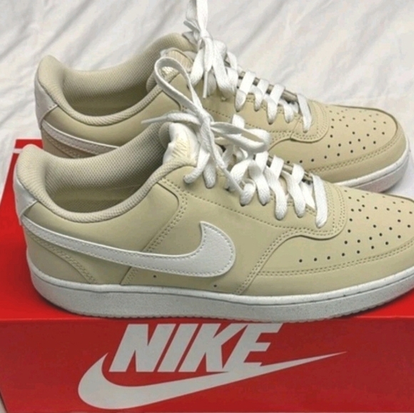 NIKE Men's Court Vision Low Sneaker Kaki US Mens Size 9 - Picture 3 of 8